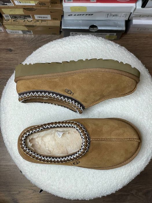 Гуртовий продаж стокового брендового взуття.