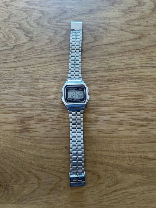 Relógio Prateado Novo