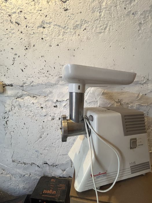 Мʼясорубка Moulinex HV6