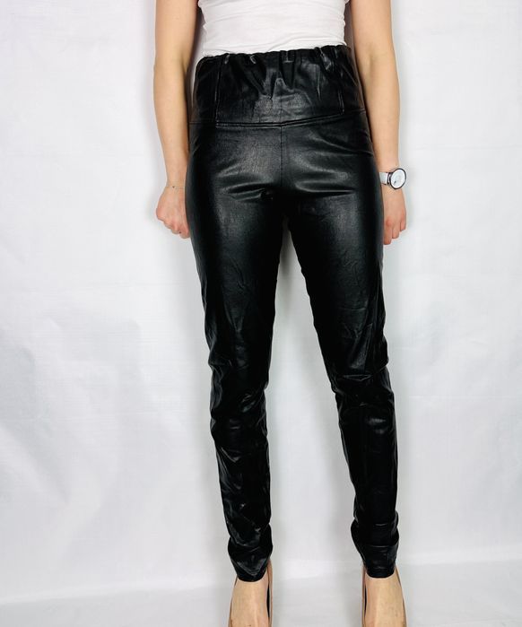 Czarne legginsy imitacja skóry M 38