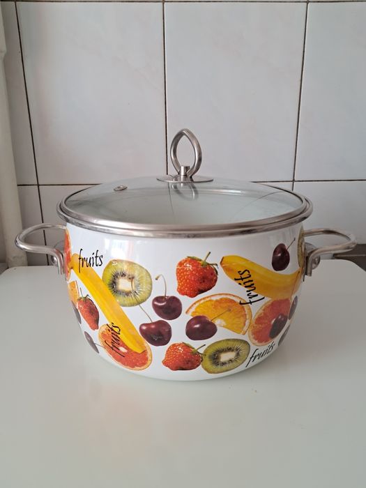 Продам эмалированную кастрюлю
