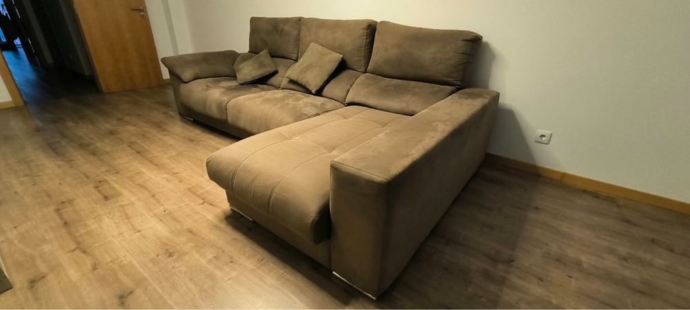 Sofá 3 lugares c/ chaise longue (assentos deslizantes + reclinável + baú + 2 puffs)