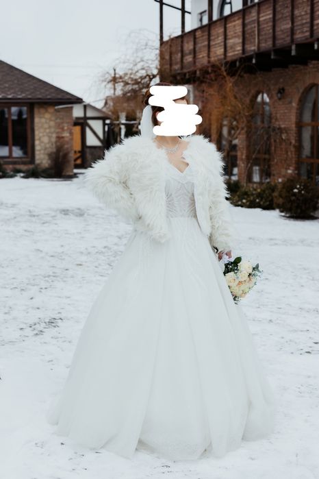 Весільна сукня біла