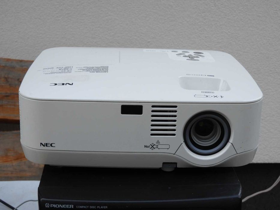 Projektor video Nec np 610