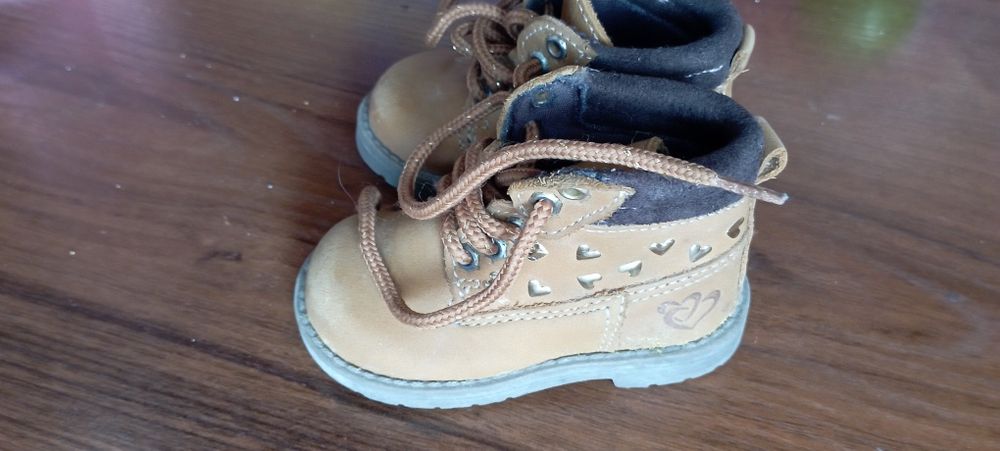 Черевики на дівчинку