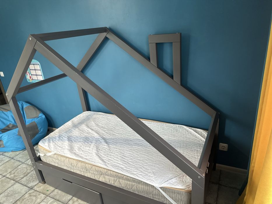 Детская кровать.