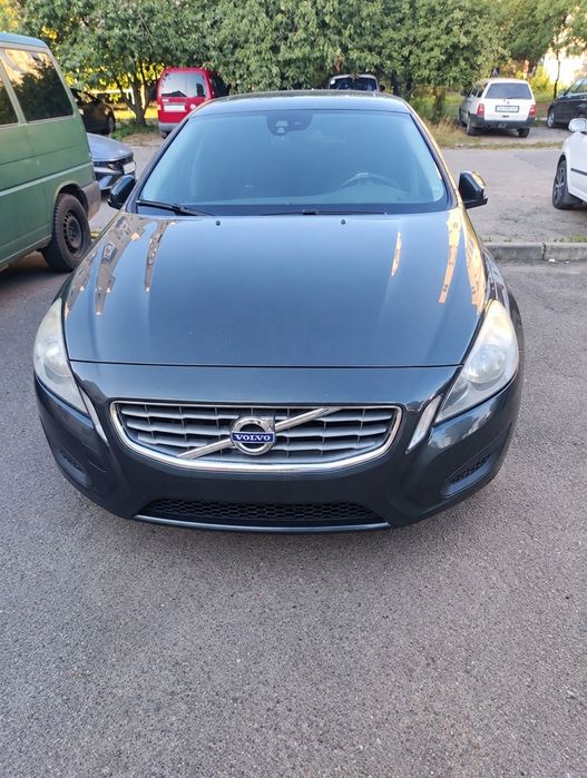 Volvo v60. Бензин 1.6 150 л.с. 2012.