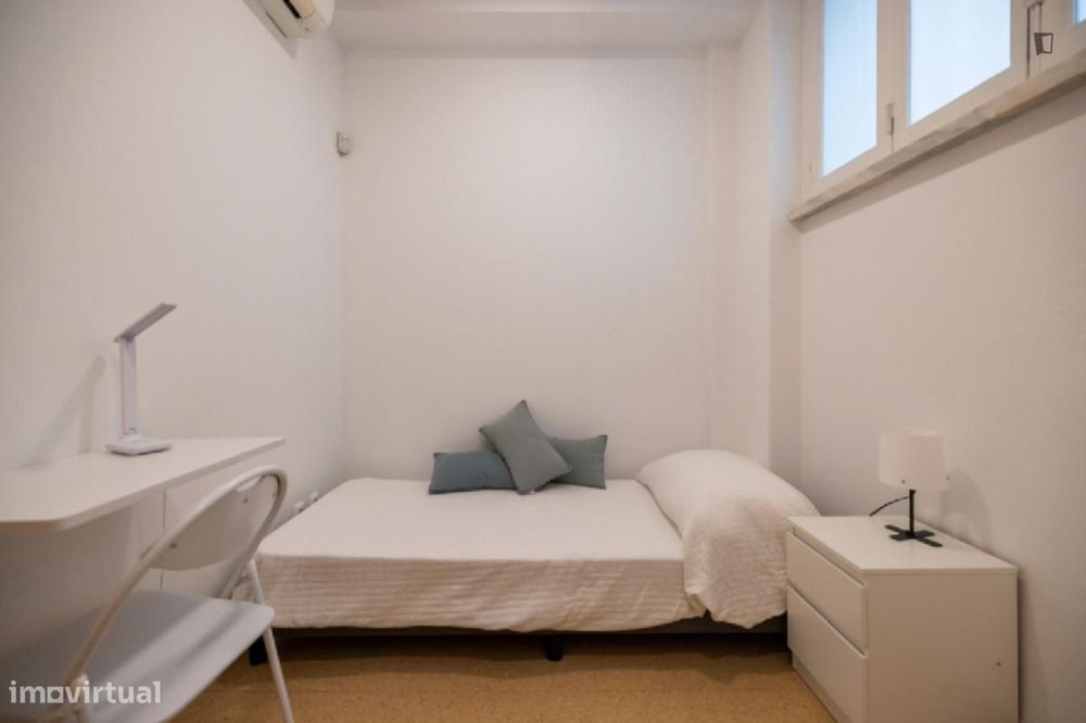 Quarto - localizado em Restelo Lisbon