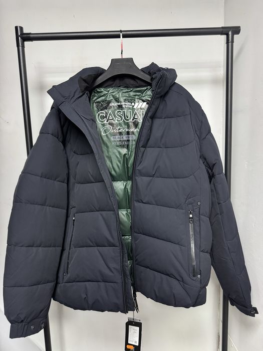 Чоловіча зимова куртка від бренду Black Vinyl.