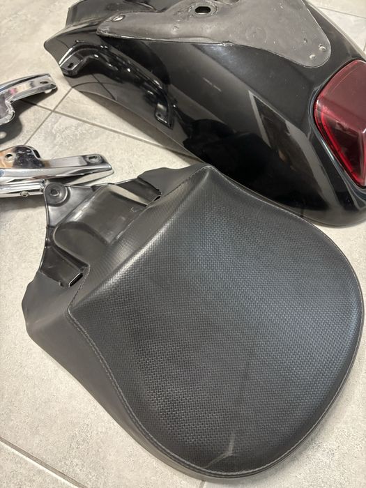 Сидіння на Harley Davidsons V Rod, заднє крило
