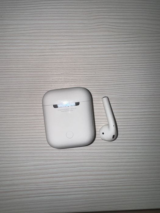 Продам Наушник и кейс airpods 2