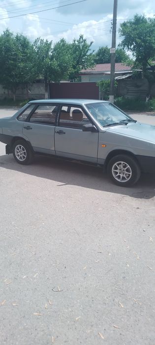 Автомобіль Ваз 21099