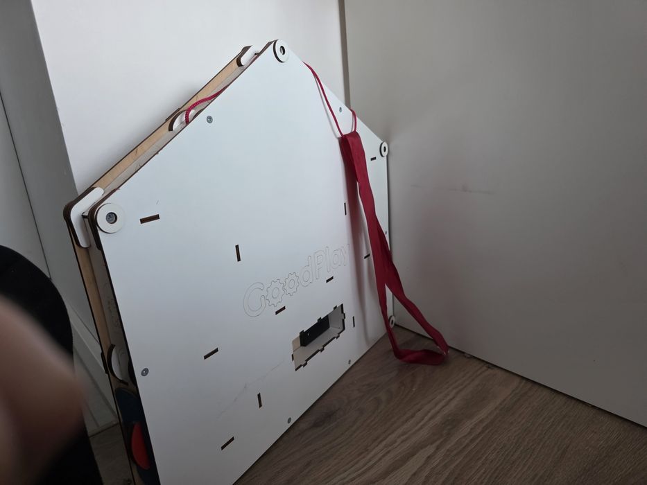Tablica manipulacyjna dla dzieci