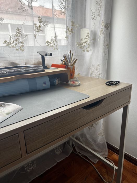 Secretária Alex Ikea - Cor Madeira 132x58cm