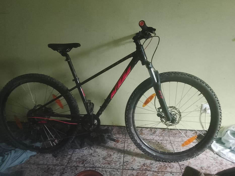 Estou a vender uma bicicleta já usada mas está novinha e folha