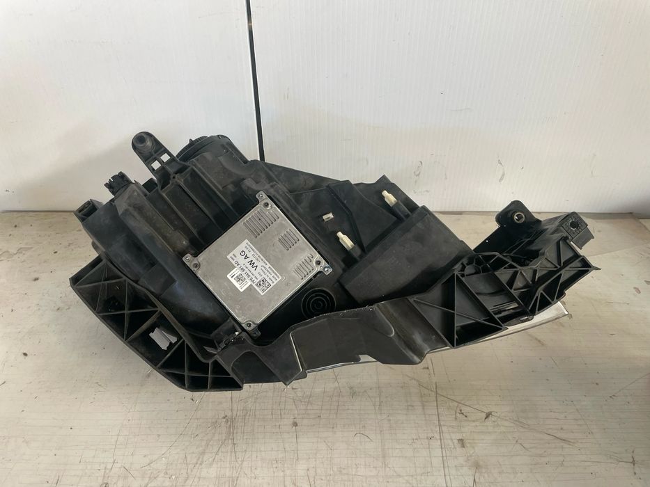 Ótica / farol esquerda SEAT Leon (5F1)