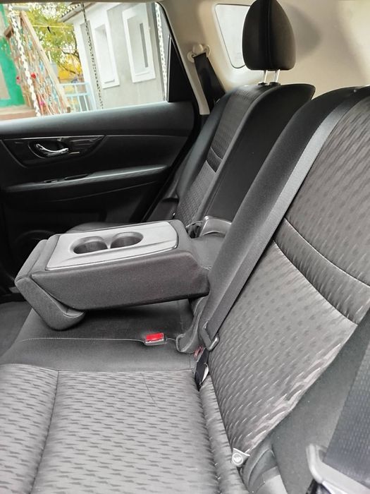 Nissan Rogue SV 2016 2.5 бензин автомат