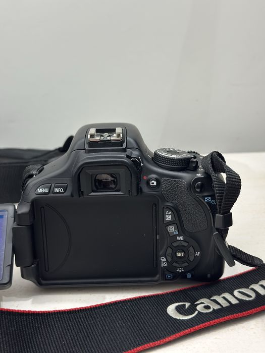 Máquina Fotográfica Canon EOS 600D