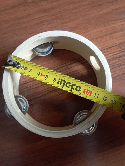 Игрушечный бубин .