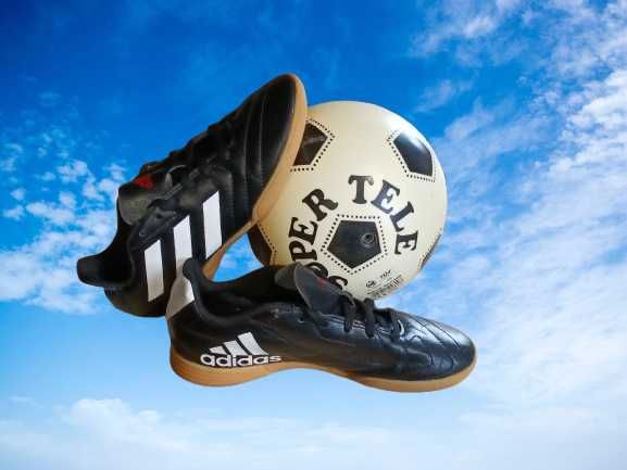 Красовки Adidas.