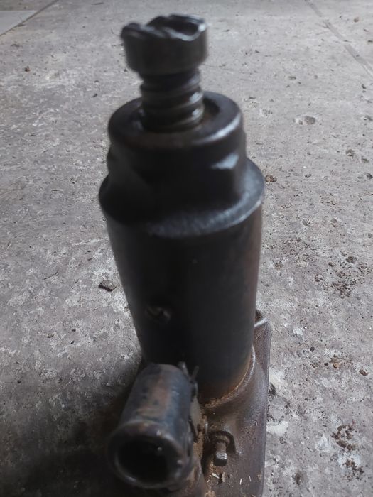 Домкрат 5 тон,б/у.