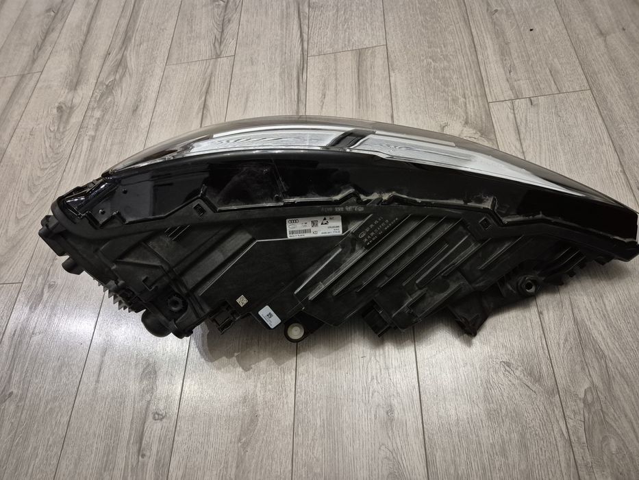 Фара ліва Audi Q8 2019-2023 USA