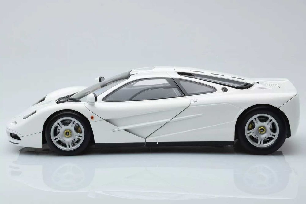 1/18 mclaren f1 white (minichamps)
