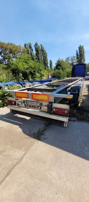 Контейнеровоз напівпричіп