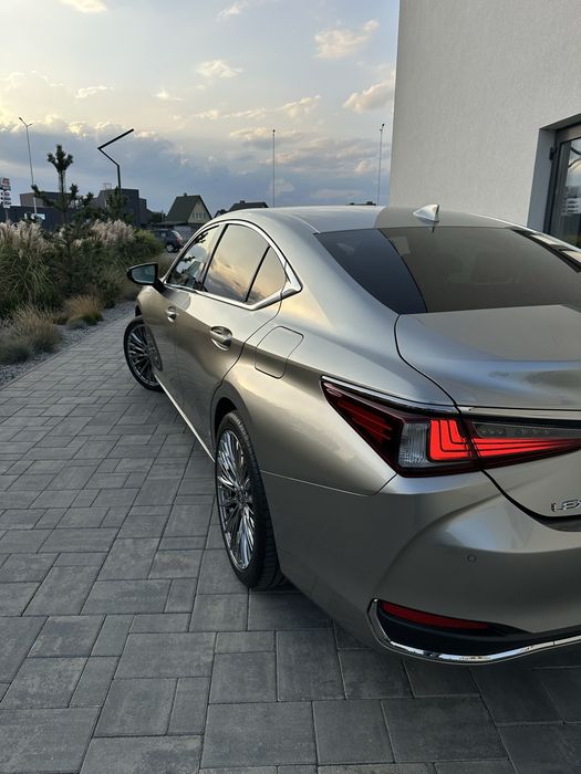 Продам Lexus ES 250