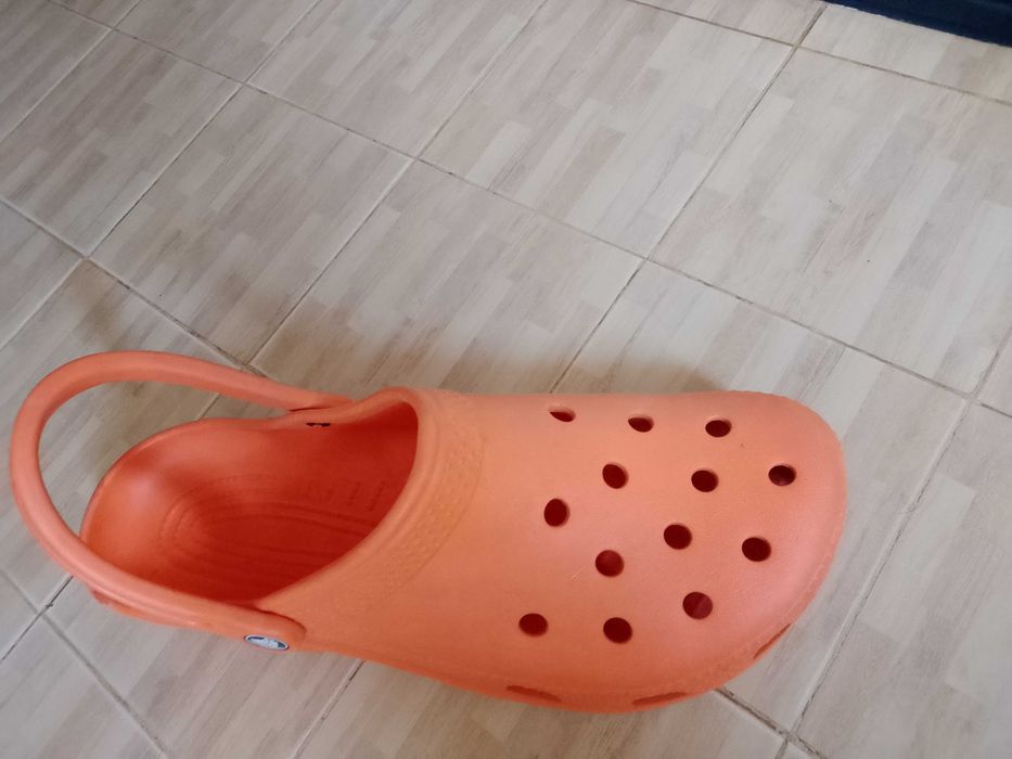 croc gigante para decoração