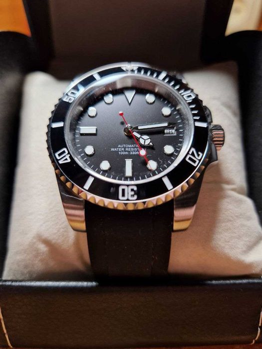 Кастомний наручний механічний годинник ручної збірки