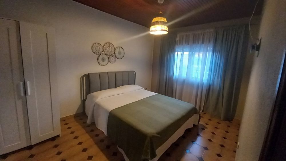 Quartos muito acolhedor situado numa zona tranquila com parque infanti