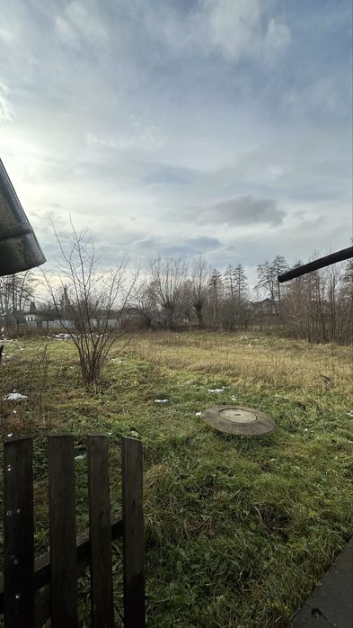 Продаж будинку, поруч з містом