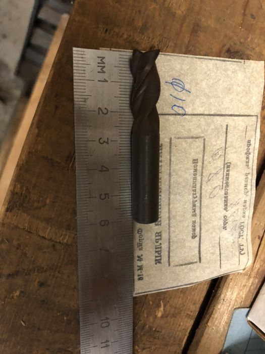 Фрезы концевые и шпоночные ц/хв от 3-20, есть удлиненные