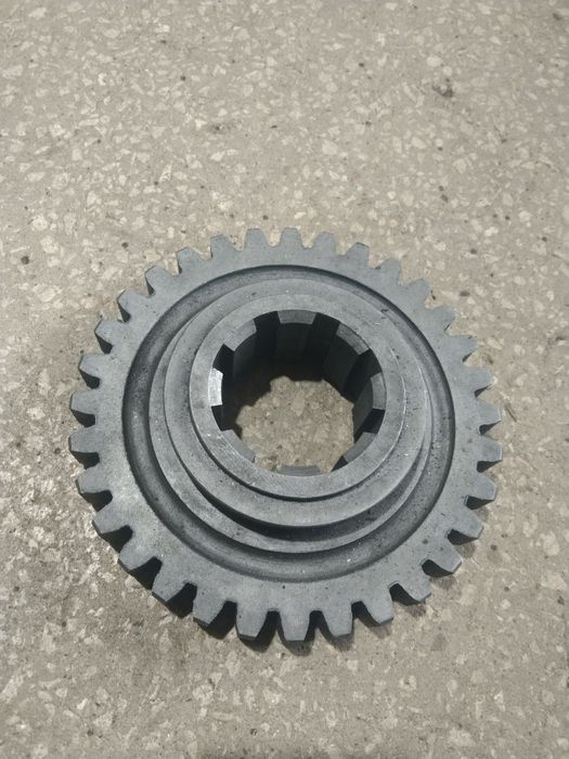Шестерня проміжна заднього ходу 151.37.129-2