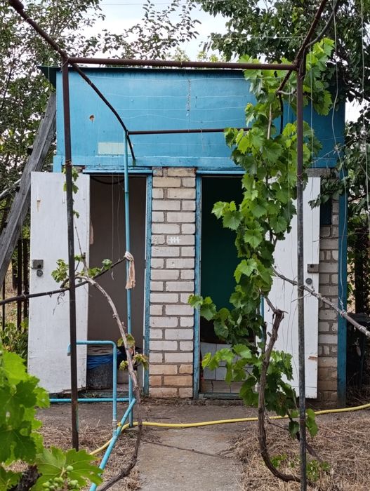 Продаю дачу два поверхи, газове опалення+ пічне+ камін