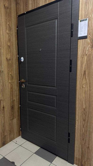 Вхідні двері БАСТІОН -  АКЦІЙНІ ЦІНИ, великий вибір у магазині!