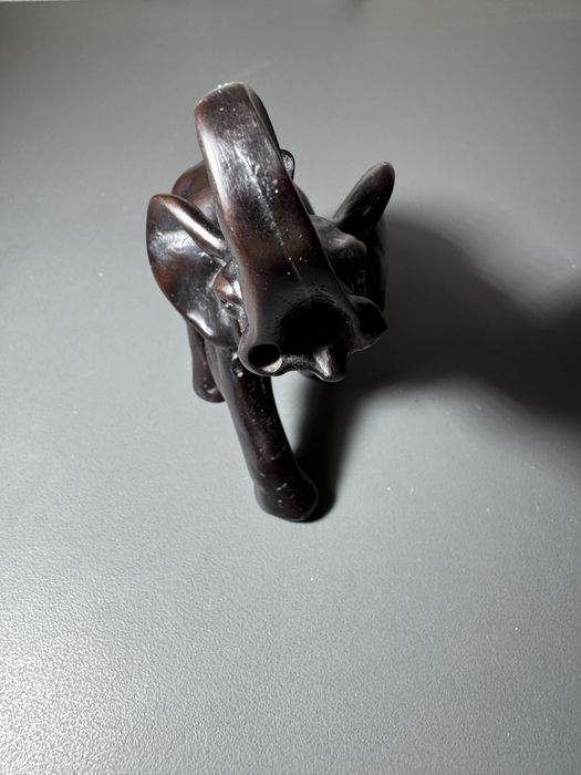 Статуетка слон з чорного дерева