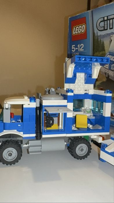 Lego city 4205- Terenowe centrum dowodzenia