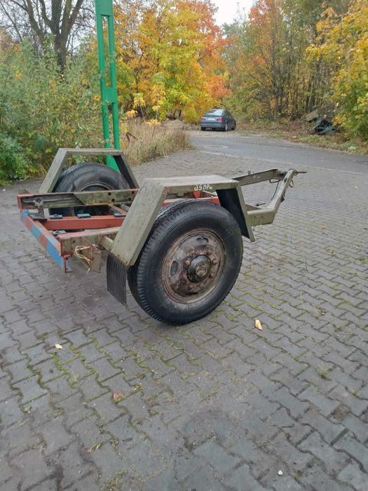 Przyczepa jednoosiowa do zabudowy – solidna baza