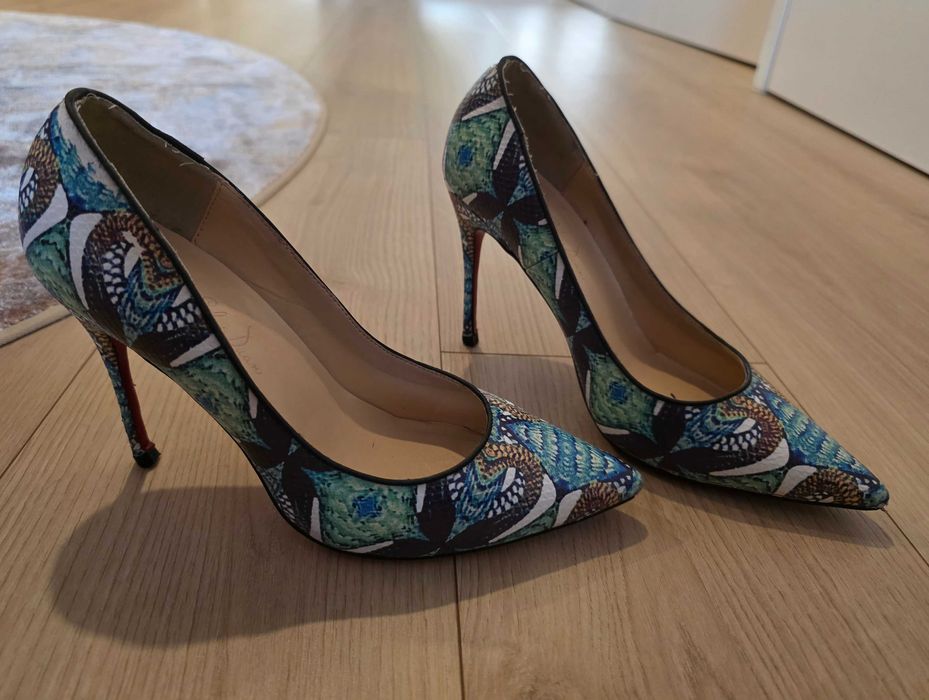 Sapatos de mulher Cobra azul tam.40 salto alto