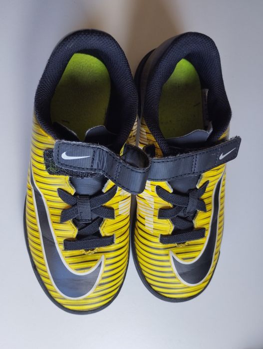 Sapatilhas para futebol - COMO NOVAS