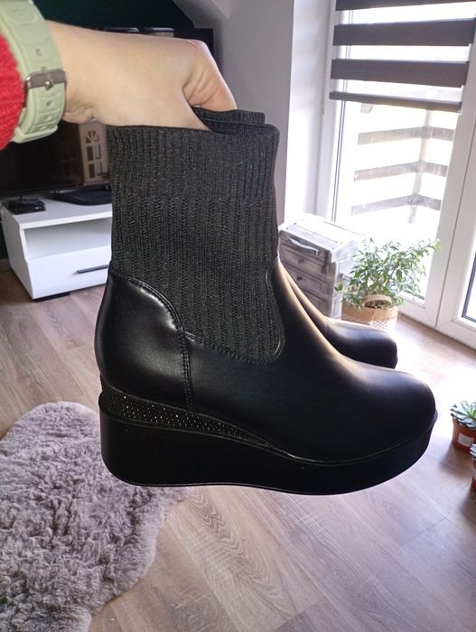 Piękne botki zdobiony koturn 39