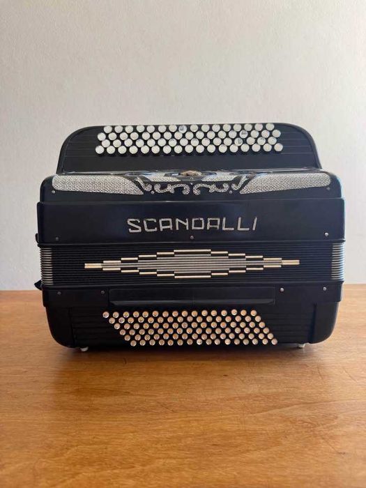 Acordeão Scandalli necessária reparação