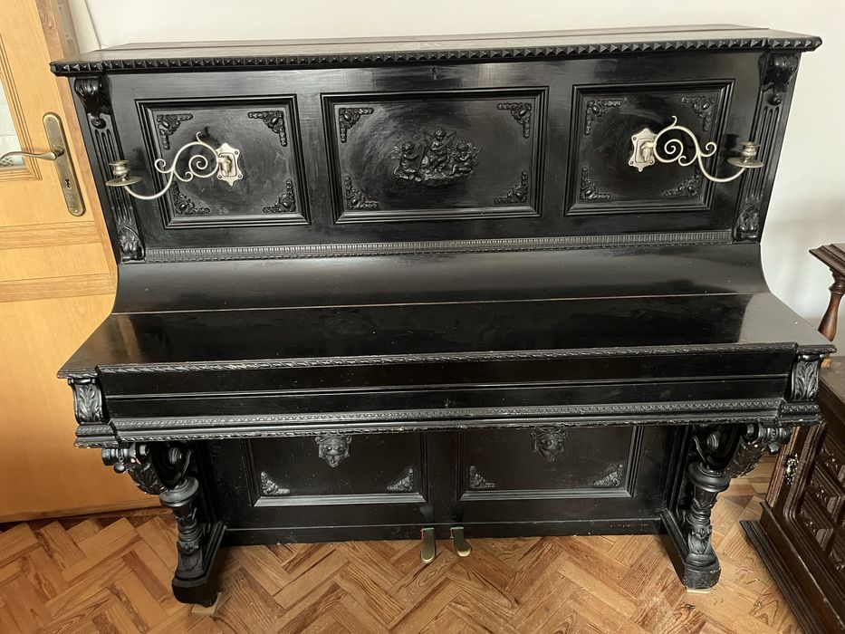 Piano clássico vertical
