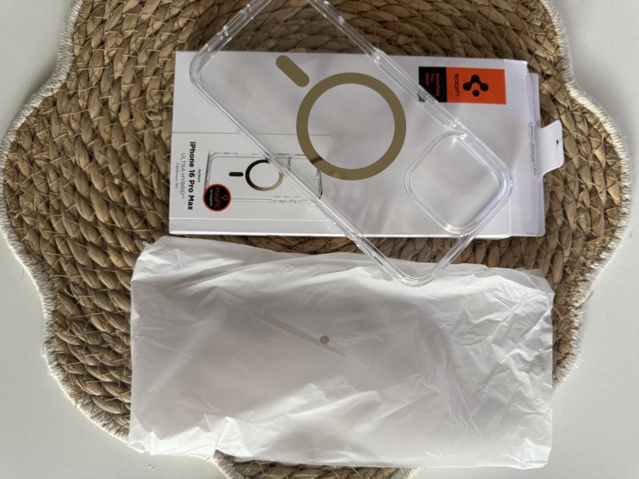 Etui Spigen dedykowane iPhone 16 Pro Max