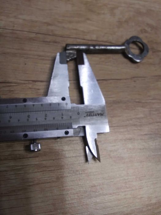 Stary zabytkowy kluczyk do drzwi mebli kłódki zamka z PRL klucz 6,5 cm