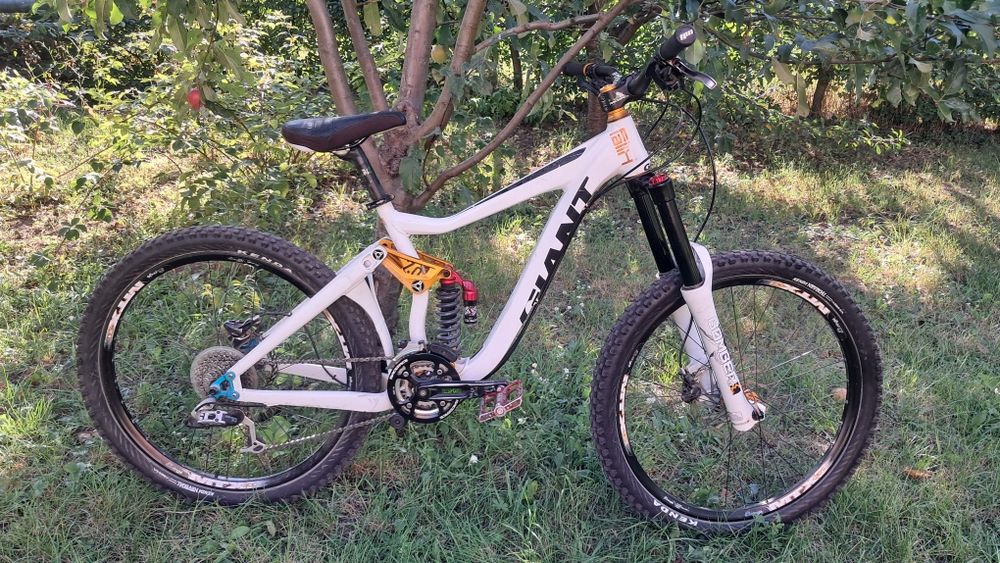 Продам велосипед Giant Faith downhill freeride