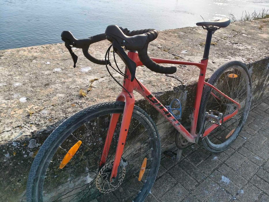 Bicicleta gravel Giant revolt 1