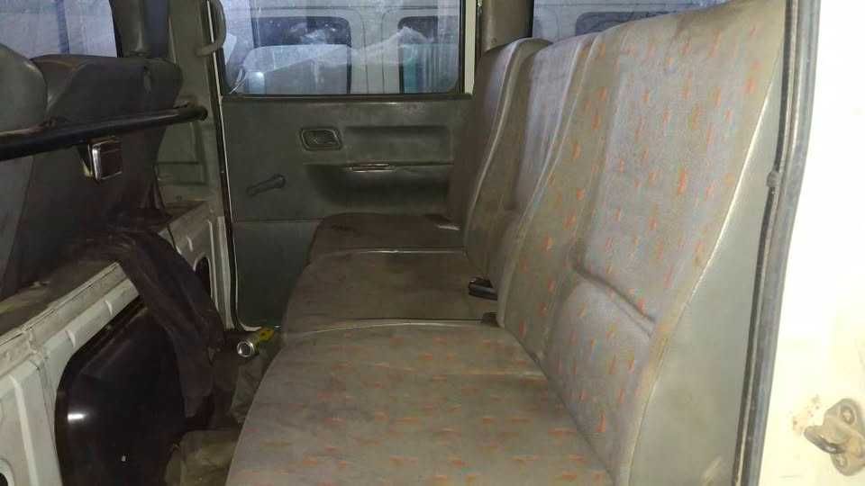 Mitsubishi Canter 9 lugares tribasculante
